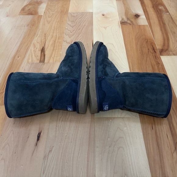 UGG Classic Short Sheepskin Shearling Boot in Two Toned Eve Blue - Picture 13 of 16